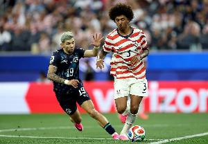 理查兹谈巴洛贡红牌延缓：一开始以为是AI编假新闻，大家都很兴奋